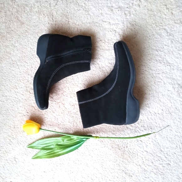 Clark's Ankle Boots - Picture 1 of 5